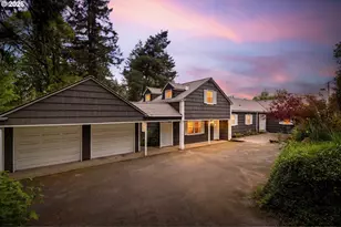 3926 SW Martins Ln, Portland, OR 97239 - Photo 9