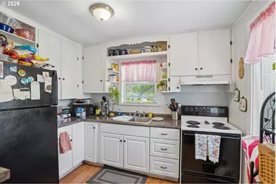 1378 6th St, Salem, OR 97304 - Photo 13