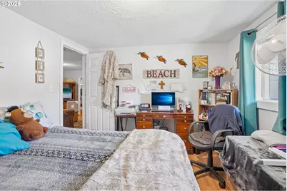 1378 6th St, Salem, OR 97304 - Photo 17