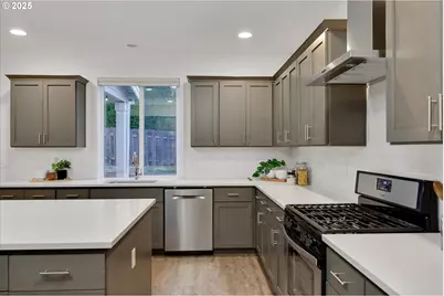 13087 SE Gateway Dr, Happy Valley, OR 97086 - Photo 9