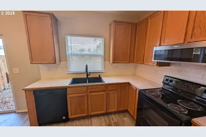 18541 SW Takena Ct, Beaverton, OR 97003 - Photo 11