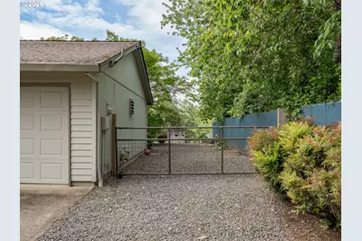 1002 W Charles St, Newberg, OR 97132 - Photo 33
