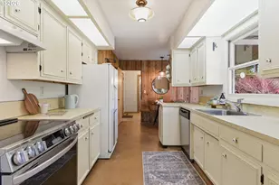 8845 SW Rambler Ln, Portland, OR 97223 - Photo 9