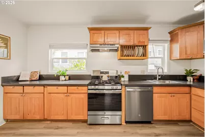 653 SW Sherman St, Portland, OR 97201 - Photo 15