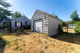 10831 NE Knott St, Portland, OR 97220 - Photo 9