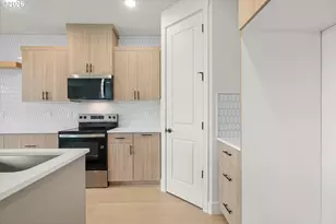 16001 Barlow Trl Ln, Oregon City, OR 97045 - Photo 11