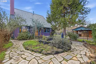 2096 1/2 Arthur St, Eugene, OR 97405 - Photo 3