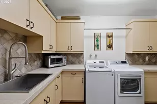 2563 NW Crossing Dr, Bend, OR 97703 - Photo 19