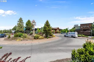 2563 NW Crossing Dr, Bend, OR 97703 - Photo 33