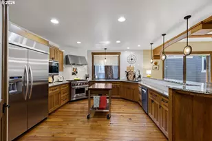 2563 NW Crossing Dr, Bend, OR 97703 - Photo 17