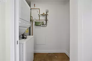 325 NE Graham St, Portland, OR 97212 - Photo 23