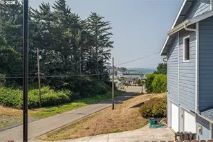 743 Caroline St, Bandon, OR 97411 - Photo 21