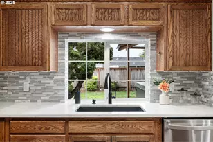 280 Roan Dr, Eugene, OR 97401 - Photo 19