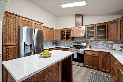 280 Roan Dr, Eugene, OR 97401 - Photo 17