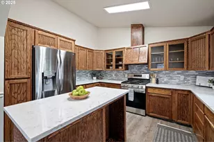 280 Roan Dr, Eugene, OR 97401 - Photo 17