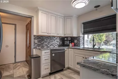 124 Aloha Ct, Roseburg, OR 97471 - Photo 9