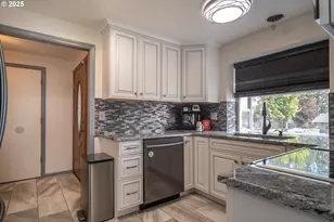 124 Aloha Ct, Roseburg, OR 97471 - Photo 9