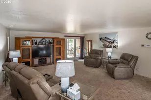 124 Aloha Ct, Roseburg, OR 97471 - Photo 5