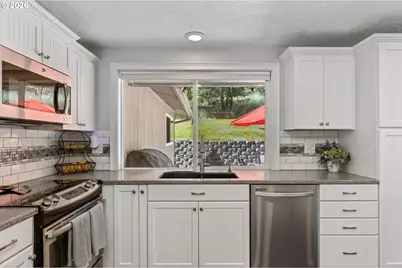 3226 W 12th St, The Dalles, OR 97058 - Photo 13