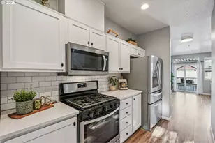 10739 SW Canterbury Ln, Portland, OR 97224 - Photo 9