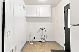 10830 NE Beech St, Portland, OR 97220 - Photo 17