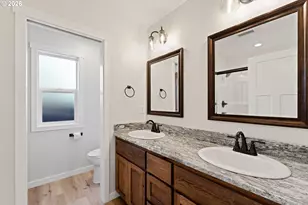 1876 SW Mistybrook Dr, Grants Pass, OR 97527 - Photo 9