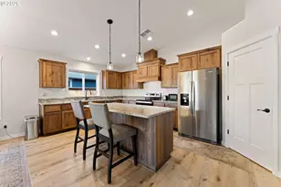 1876 SW Mistybrook Dr, Grants Pass, OR 97527 - Photo 3