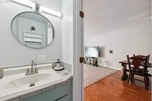 1302 NE Hogan Dr, Gresham, OR 97030 - Photo 9