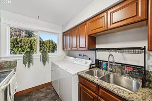 1302 NE Hogan Dr, Gresham, OR 97030 - Photo 15