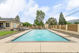 190 Walnut St, Myrtle Creek, OR 97457 - Photo 3