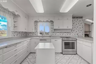 23990 SW Tile Flat Rd, Hillsboro, OR 97123 - Photo 9