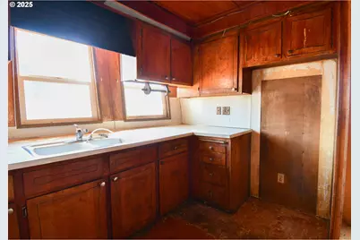 4913 Melody Ln, Roseburg, OR 97471 - Photo 9