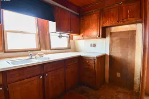 4913 Melody Ln, Roseburg, OR 97471 - Photo 9