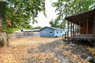 4913 Melody Ln, Roseburg, OR 97471 - Photo 17