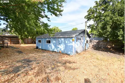 4913 Melody Ln, Roseburg, OR 97471 - Photo 17