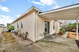 1493 Adelman Loop, Eugene, OR 97402 - Photo 31