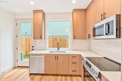 3944 SE Ivon St, Portland, OR 97202 - Photo 9