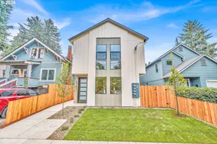 3944 SE Ivon St, Portland, OR 97202 - Photo 3