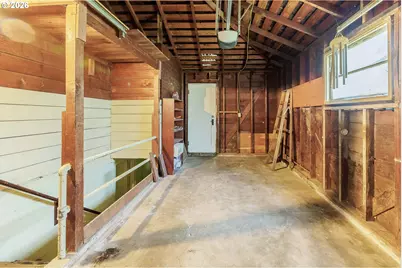 2530 SW Nevada Ct, Portland, OR 97219 - Photo 23