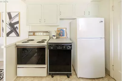 2530 SW Nevada Ct, Portland, OR 97219 - Photo 9