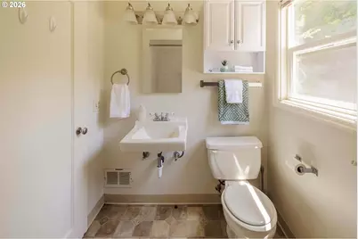 2530 SW Nevada Ct, Portland, OR 97219 - Photo 17