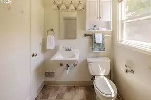 2530 SW Nevada Ct, Portland, OR 97219 - Photo 17