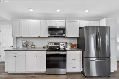 8015 SW 36th Ave, Portland, OR 97219 - Photo 9