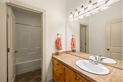 242 SE 29th St, Gresham, OR 97080 - Photo 23