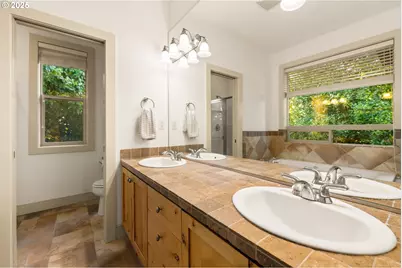 242 SE 29th St, Gresham, OR 97080 - Photo 25