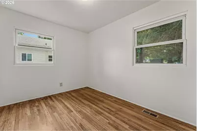11552 SE Hawthorne St, Portland, OR 97216 - Photo 9