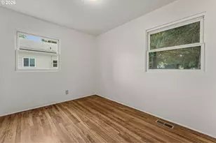 11552 SE Hawthorne St, Portland, OR 97216 - Photo 9