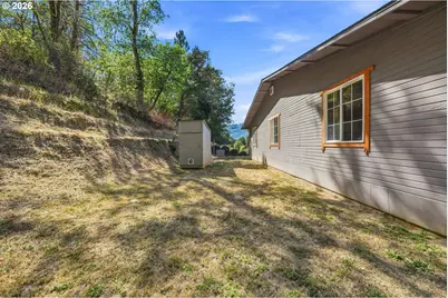 224 Aker Dr, Myrtle Creek, OR 97457 - Photo 31