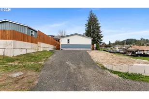 380 E 6th St, Coquille, OR 97423 - Photo 13