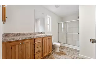 380 E 6th St, Coquille, OR 97423 - Photo 9